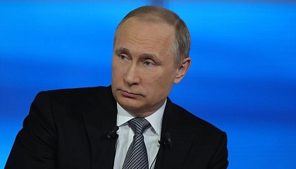 Путин пообещал решить проблему, когда семьи лишаются поддержки, увеличив доход
