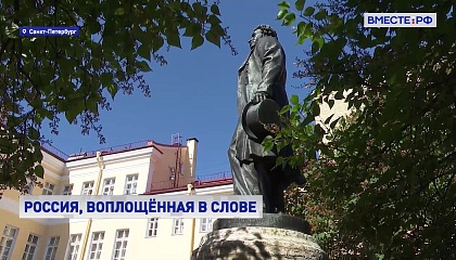 Матвиенко возложила цветы к памятнику Пушкину в Петербурге