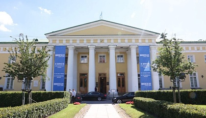 Делегация Совета Федерации прибыла в Петербург для участия в Х Парламентском форуме БРИКС